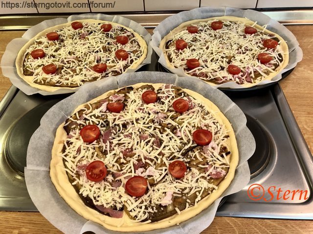 Пицца с баклажанами и беконом