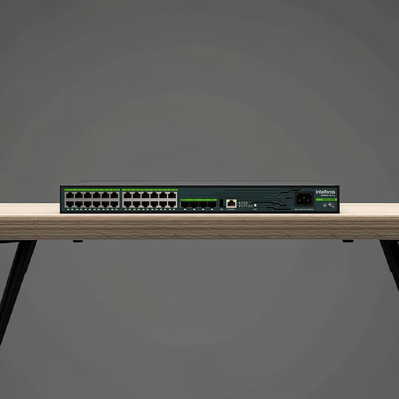 Switch Intelbras S3028G-PB Max com visão frontal das 24 portas Gigabit e 4 portas SFP+.