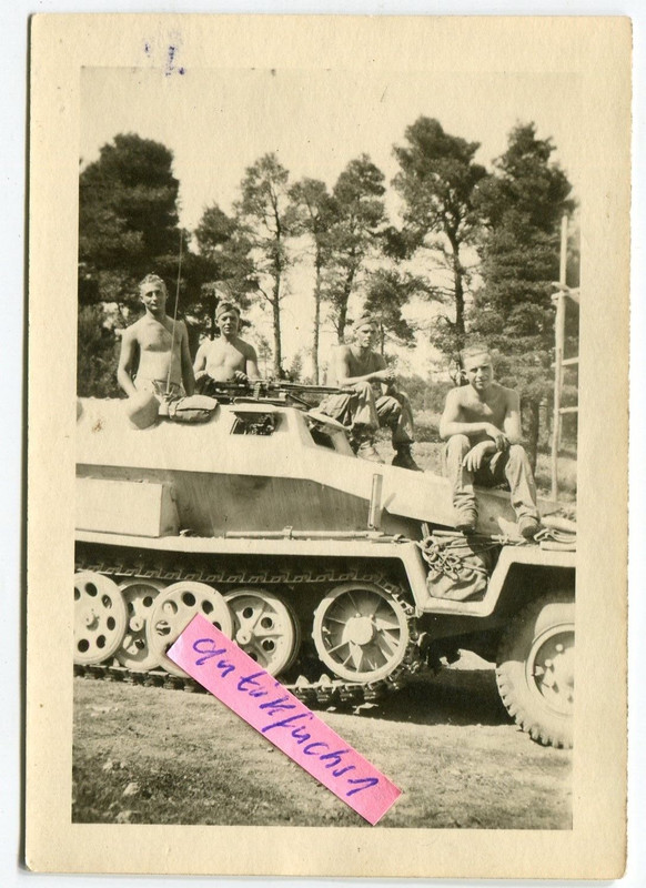 Deut.Schützen-Panzer mit MG-42 , Hoch und Deutsc