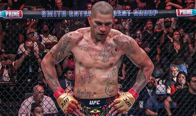 Алекс Перейра постави рекорд! Записа най-много защити на титли за най-кратко време