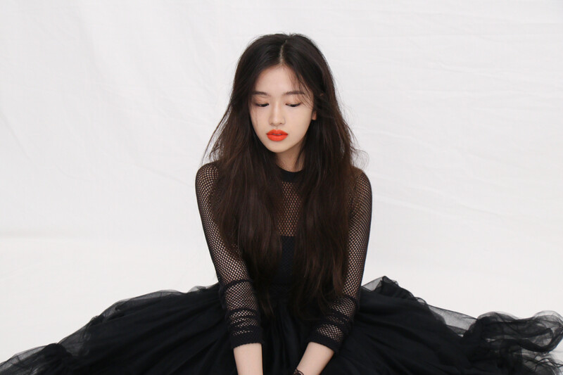 210529-Starship-Naver-Post-Yujin-s-Dazed-Magazine-Photoshoot-Behind-documents-3(1)