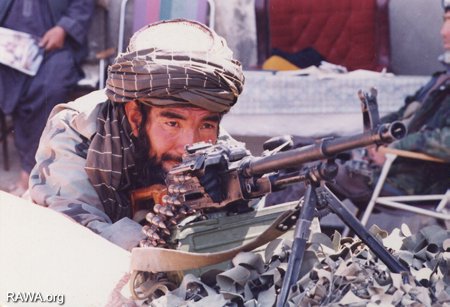 A-fasiszta-Hezb-e-Wahdat-fegyveresei-zs-km-nyra-v-rnak-Kabul-egyik-utc-j-ban-Ezt-a-p-rtot-az-ir-ni.jpg