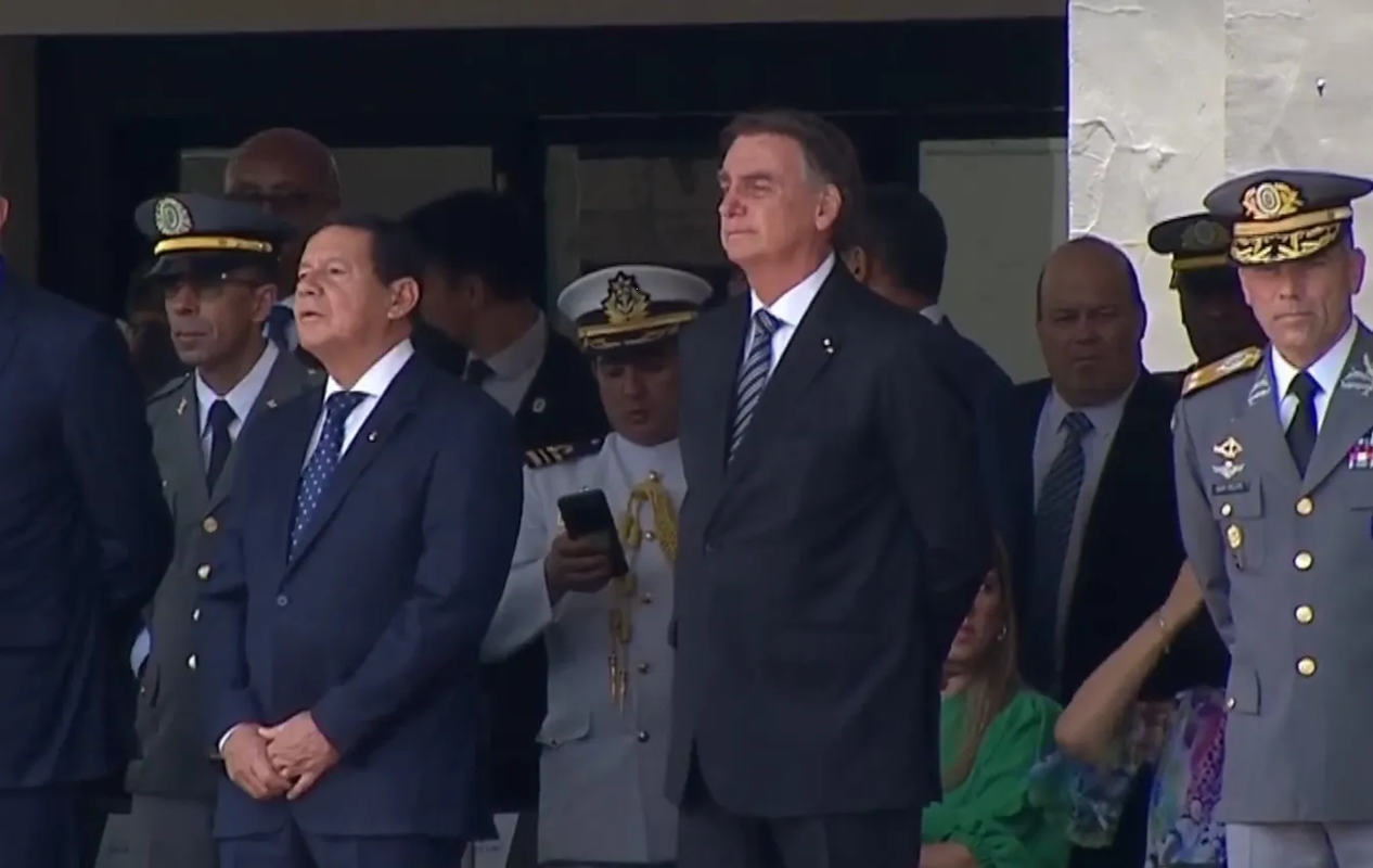 Bolsonaro reaparece en público tras su derrota en Brasil