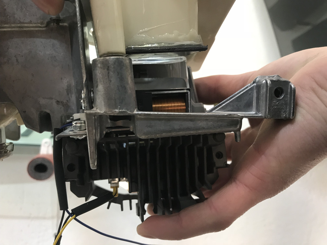 7F344E15-E436-4AF6-B967-7783E86AEC38