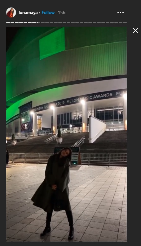 Luna Maya di depan Gocheok Sky Dome, Seoul, Korea Selatan.