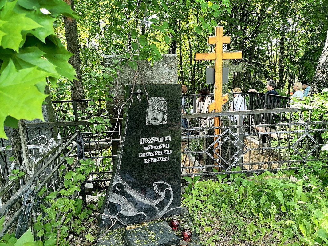 Могила_Пожиняна_на_Переделкинском_кладбище.JPG