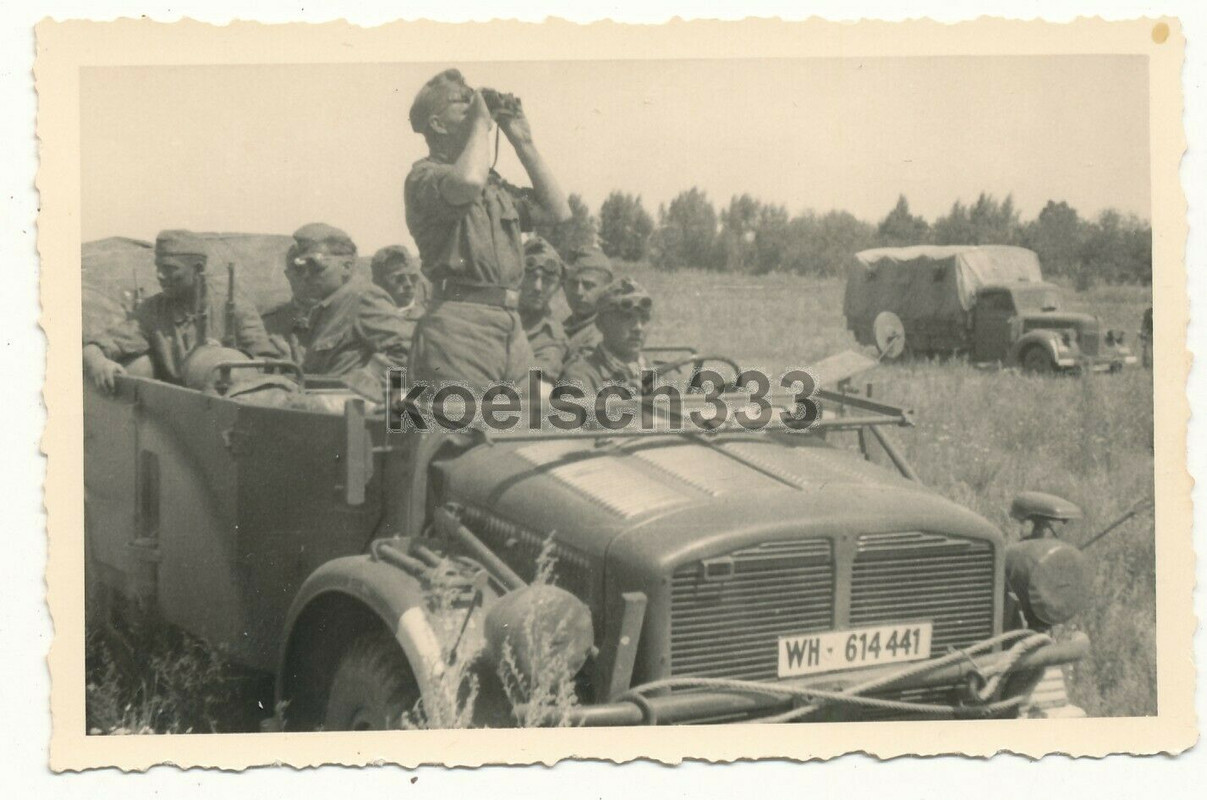 Foto Wehrmacht Soldaten im schweren Einheits PKW Kübelwagen in R
