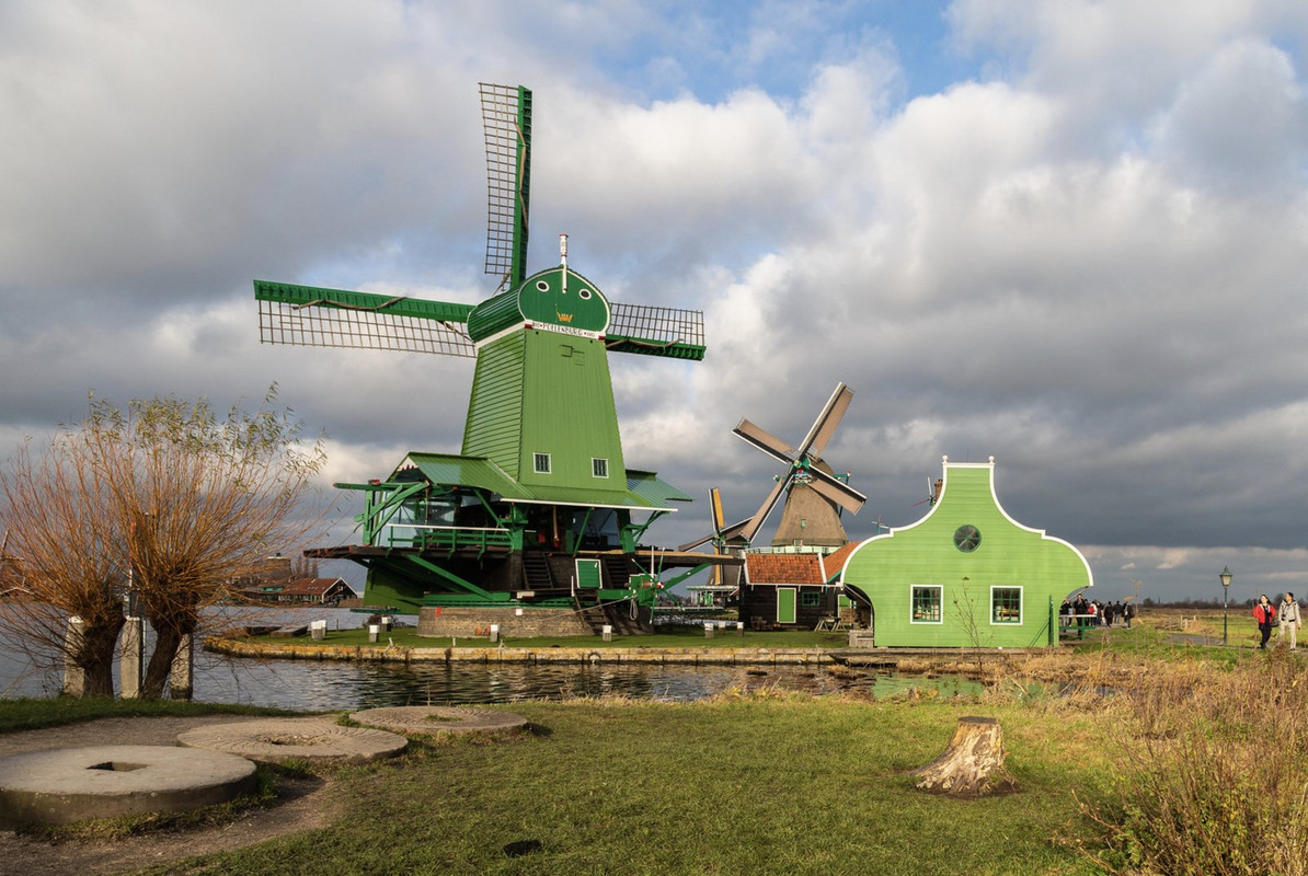 green-windmills-dis.jpg