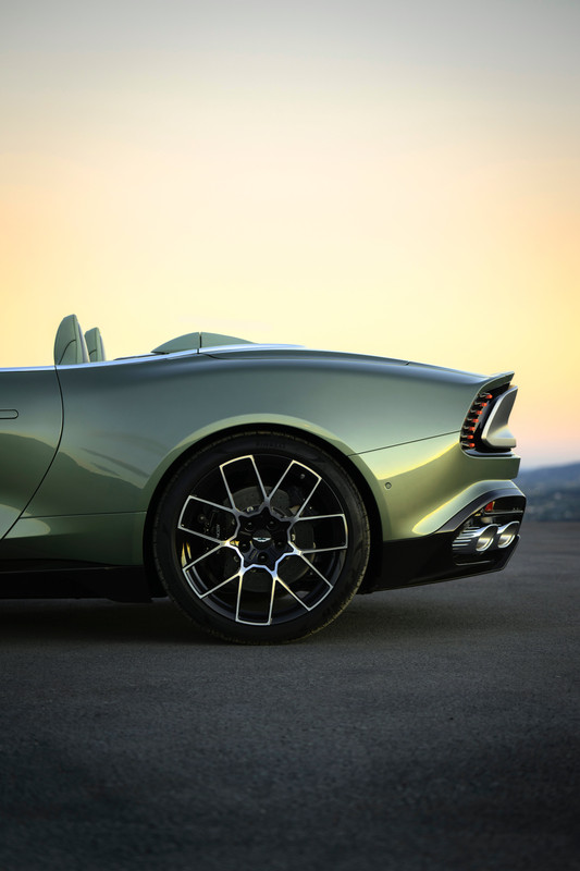 AstonMartinVanquishVolante_19