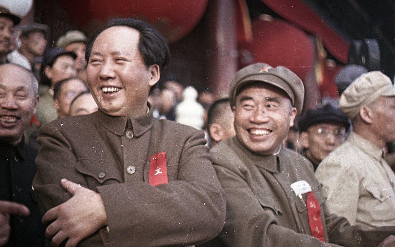 Провозглашение Китайской Народной Республики 1 октября 1949 г. Провозглашение Китайской Народной Республики 1 октября 1949 г. снимке, Владиславович, Владислав, Микоша, серой, куртке, СНИМКОВ, МНОГОМНОГО, КАТОМ, фотокинооператор, советский, случаю, октября, Тяньаньмэ́нь, площади, провозглашение, Китайской, автор, республики, Народной