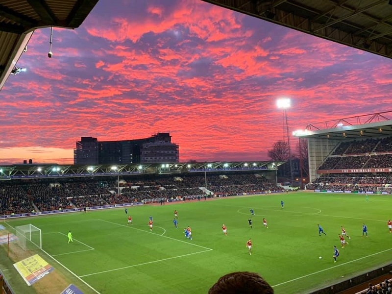 [Image: Red-Sky-over-the-World-Famous-City-Groun...n-2019.jpg]