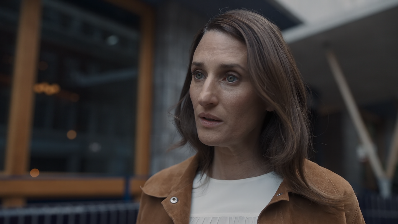 Killing.Eve.S04E03.A.Rainbow.in.Beige.Boots.1080p.10bit.BluRay.AAC5.1.HEVC-Vyndros.mkv_snapshot_28.0