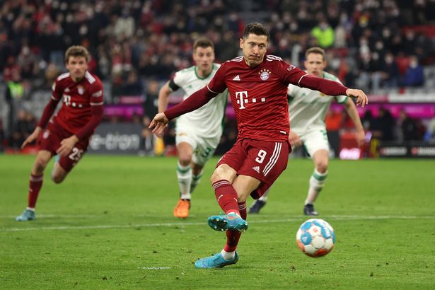 Bundesliga: Robert Lewandowski iguala el récord goleador de Gerd Muller