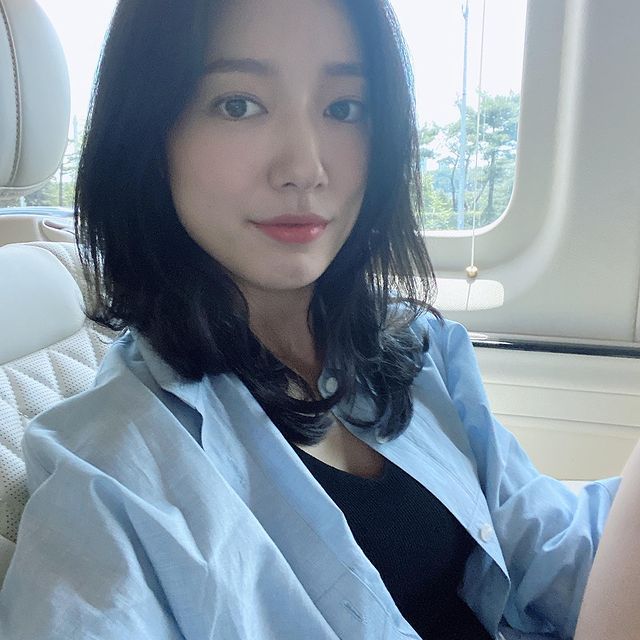 7 Potret selfie Park Shin-hye, si manis yang eksis abis