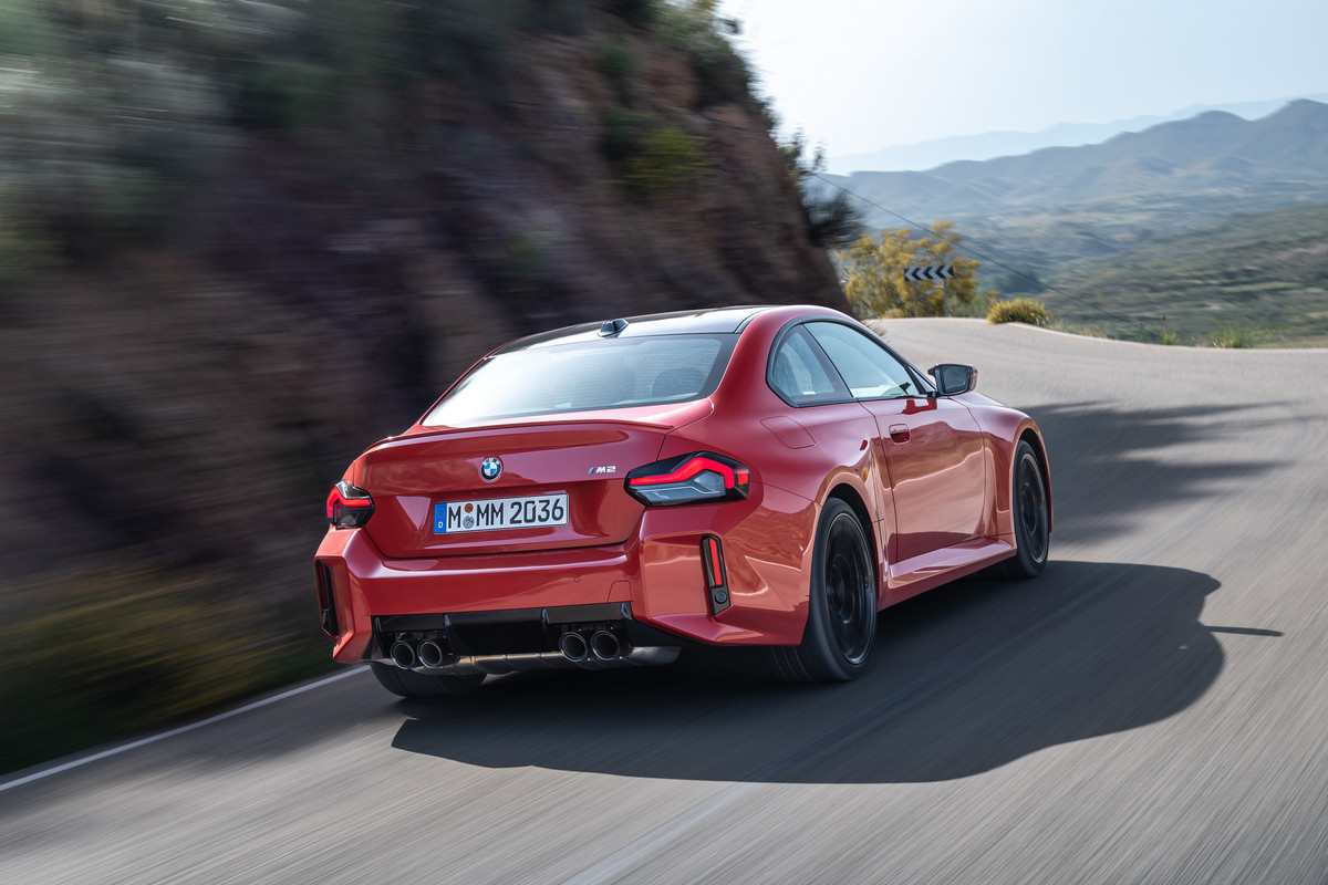 P90481885_highRes_the-all-new-bmw-m2-c