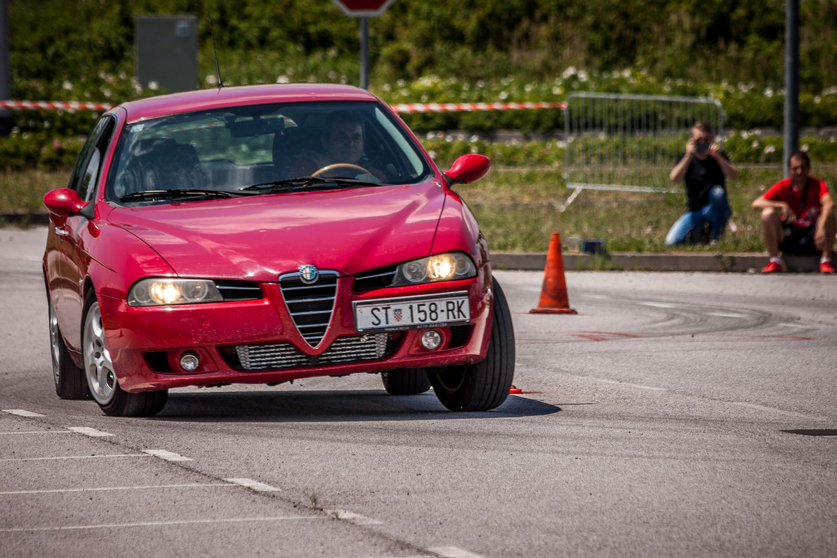 34284668_10214290132660650_8081362132886618112_o