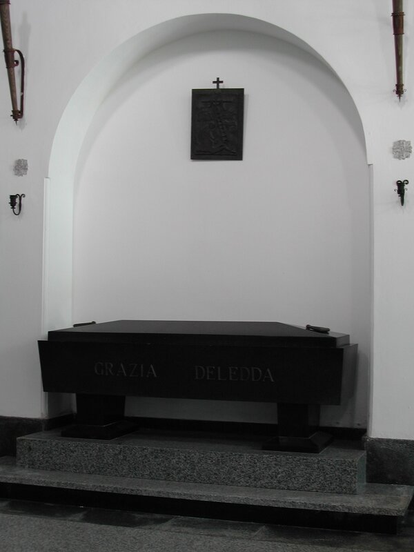 Tomba-di-Grazia-Deledda