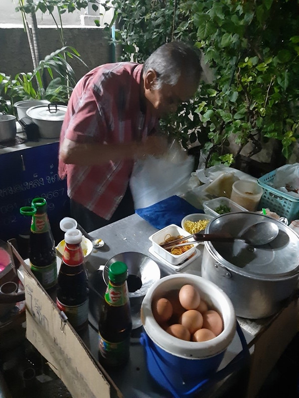 Facebook Max Udomsak