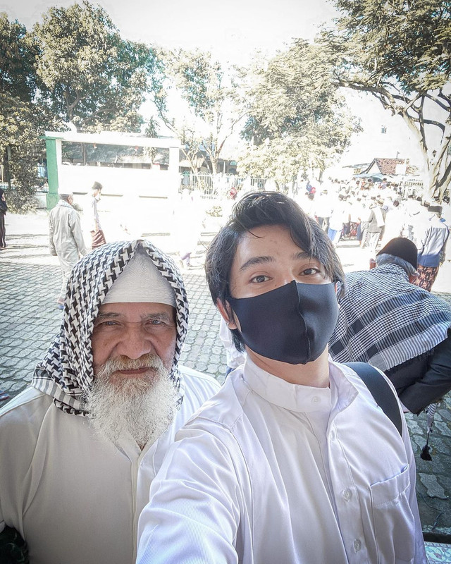 Ayah aktor Arbani Yasiz, Zulchairy Yahya mennggal dunia pada Kamis (22/7/2021).