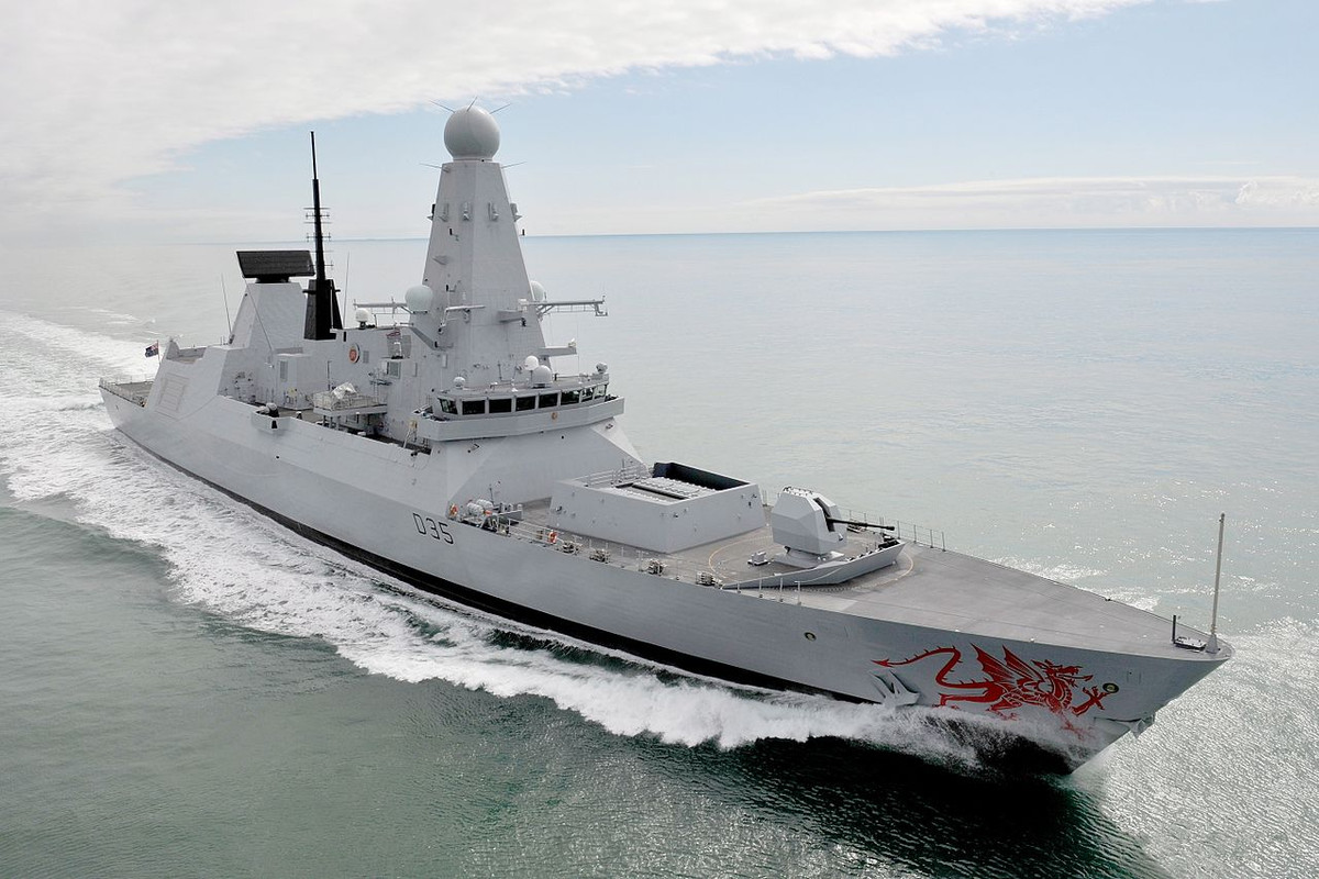 Royal-Navy-Type-45-Destroyer-HMS-Dragon-MOD-45153124.jpg