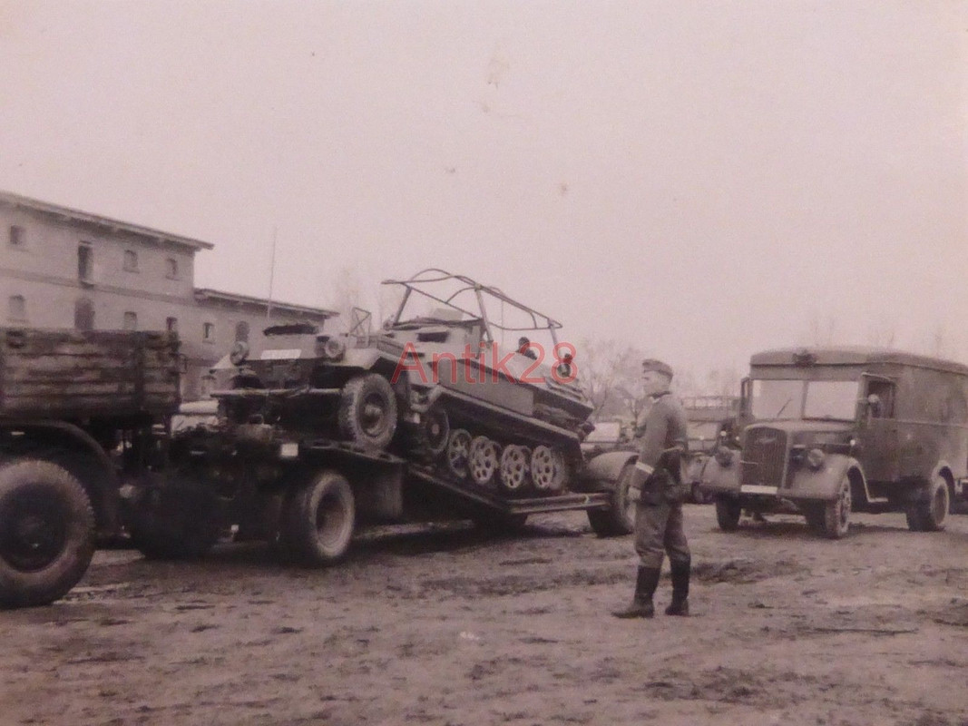 Foto Schützenpanzer Panzer Halbkette SdKfz 251 m