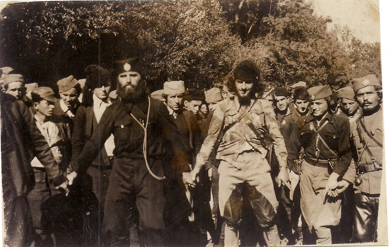 [Слика: Chetniks-Dancing.jpg]