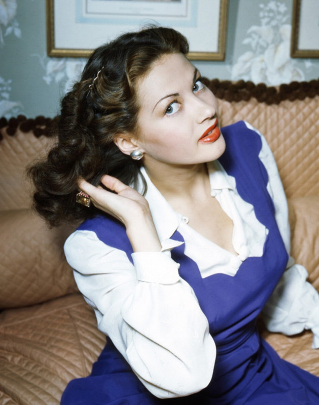 Yvonne_De_Carlo_c32