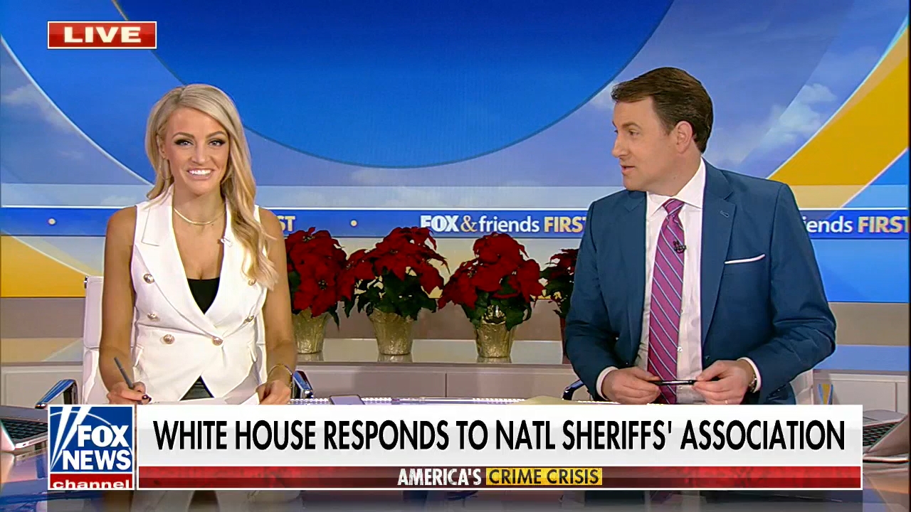 12.10 - 09.00.00 - Fox and Friends First. A precursor to Fox News's m..._001.ts_snapshot_01.26.296