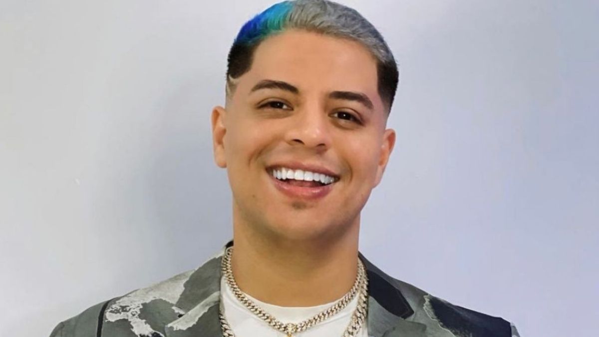 Eduin Caz se pone romántico y le canta a su hija