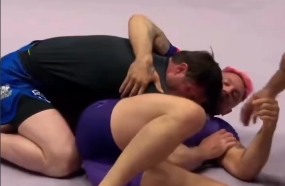 Крейг Джоунс приспа Чеъл Сонен два пъти в Craig Jones Invitational 2