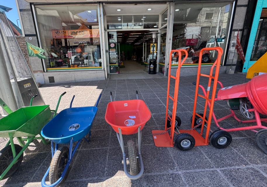 Frente del nuevo local Felemax