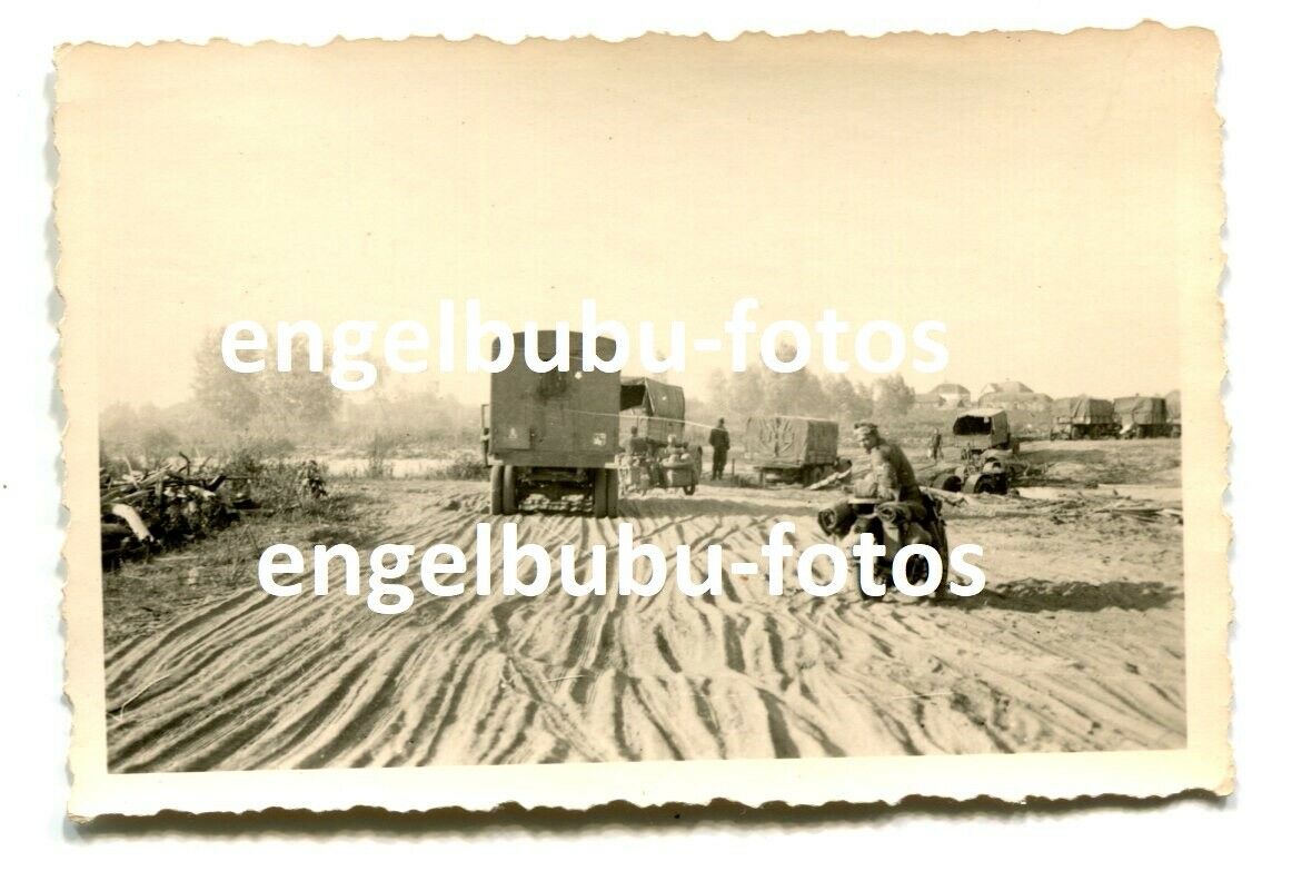 FOTO - Stug-Abt. 243 - STURMGESCHÜTZ - Kfz - LKW mit WAPPEN - Motorrad -combat