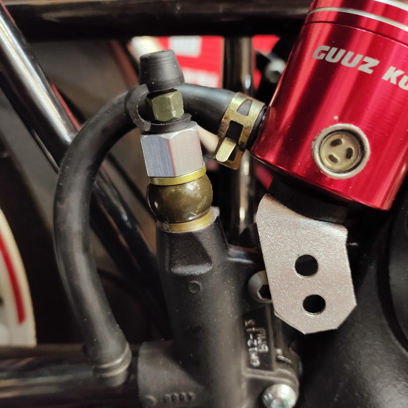 V11 Entlüftungsschraube