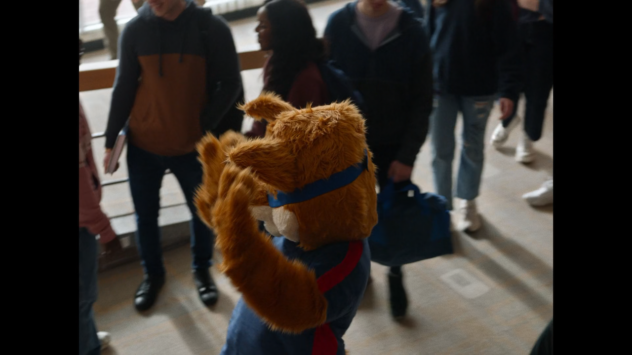 School Spirits (2023) S01E01 My So-Called Death (1080p AMZN WEB-DL x265 10bit EAC3 5.1).mkv_snapshot