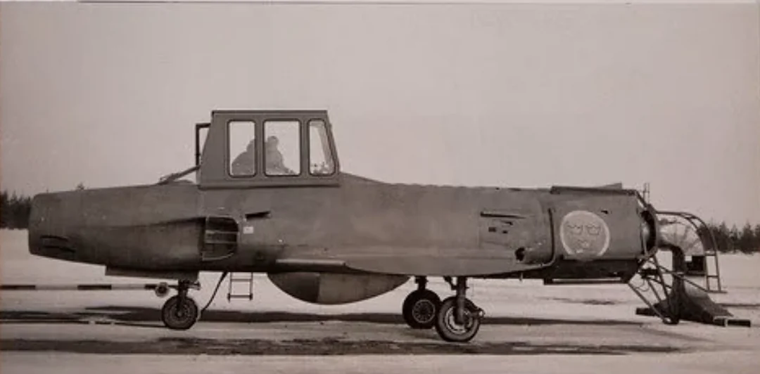 former-swedish-fighter-jet-j32-with-its-wings-and-tail-v0-5nk46kmoaf9e1.webp