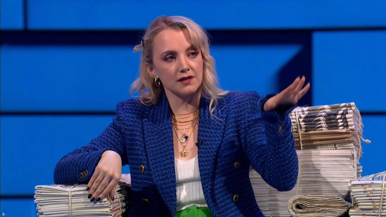 Evanna Lynch 041121.mp4_snapshot_09.15_[2021.11.04_23.56.23]