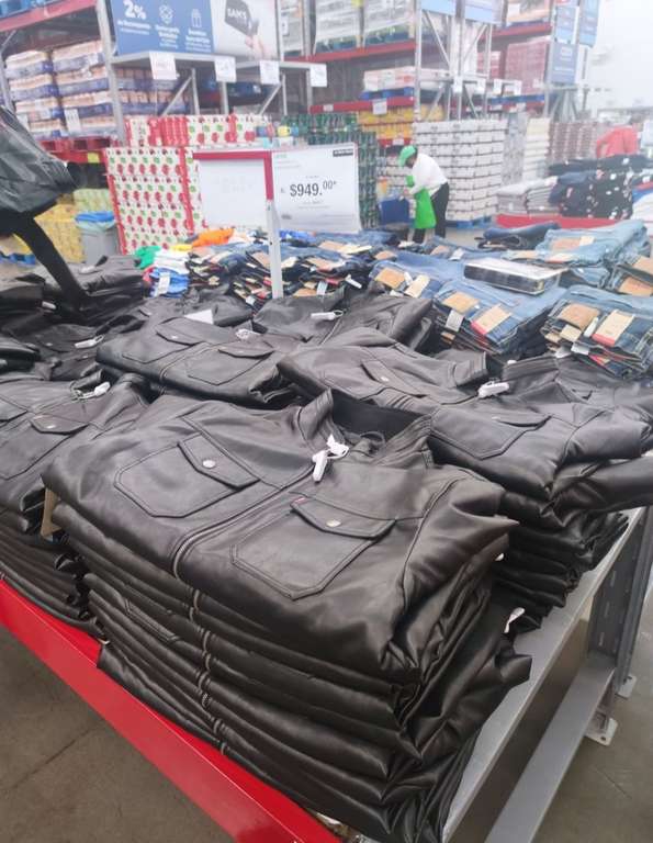 Sam's Club Universidad D.F: Chamarra Levi's Color Negra o Café