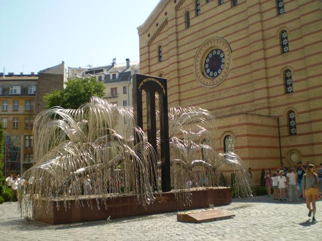 Budapest, centro de Europa - Blogs de Hungria - Día 2 – Miércoles 21 de Agosto. Plaza de los héroes, museo nacional Húngaro (20)