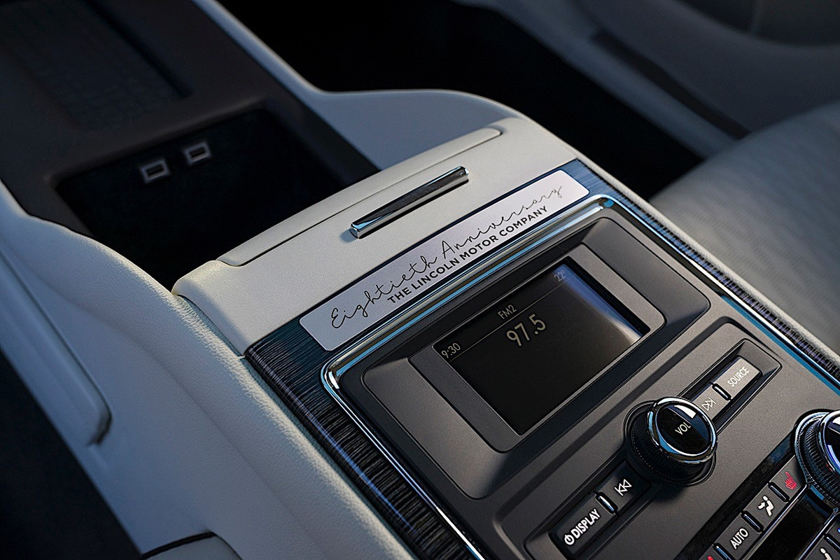 Lincoln Continental 80th Anniversary Coach Door Edition (6)