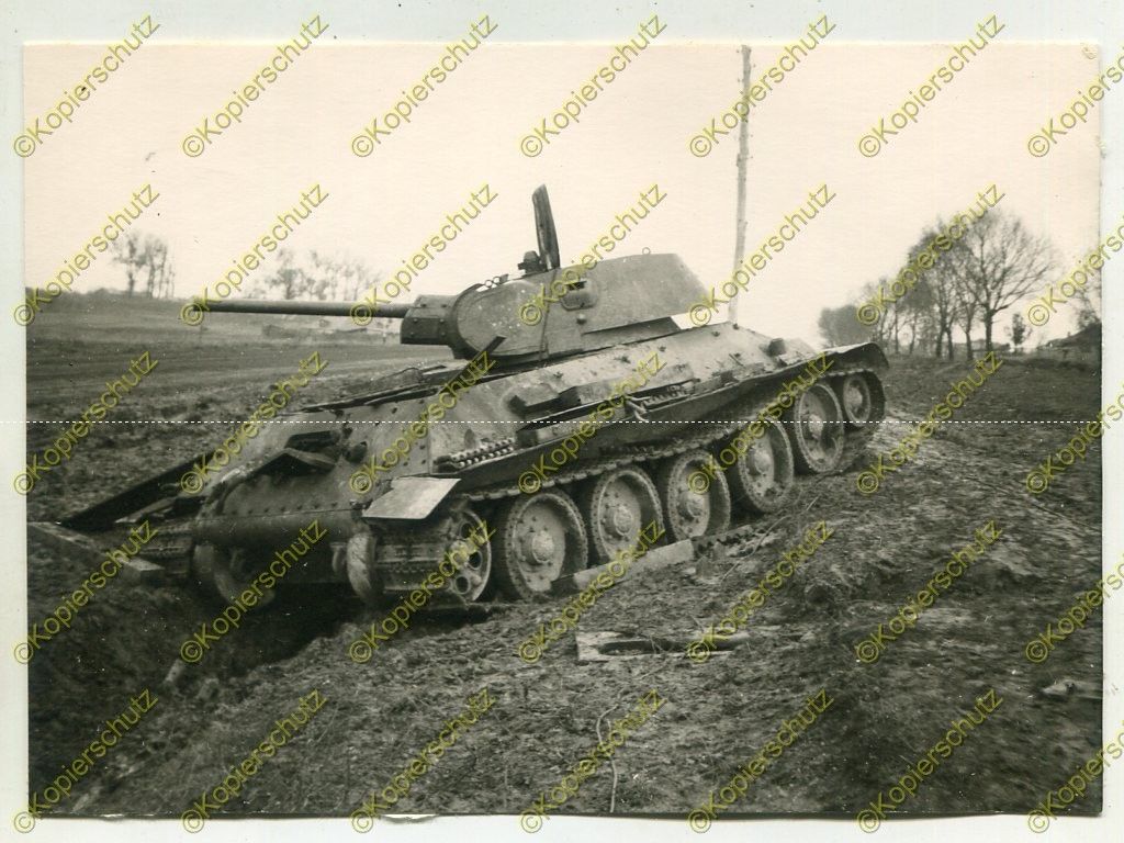 Foto, Wehrmacht, zerstörter Panzer T-34, Russland,