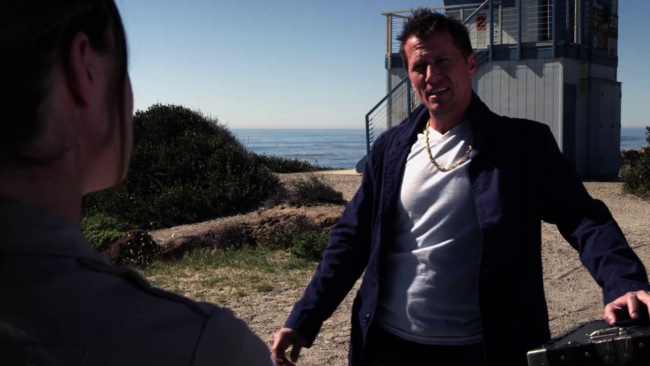 Sand-Sharks-2011-WEBRip-English-720p-x264-AVC-AAC-2-0-mp4-0002