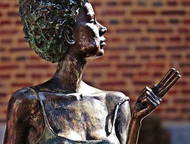 statue-2218095_640