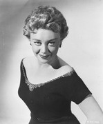 glynis-johns-b27
