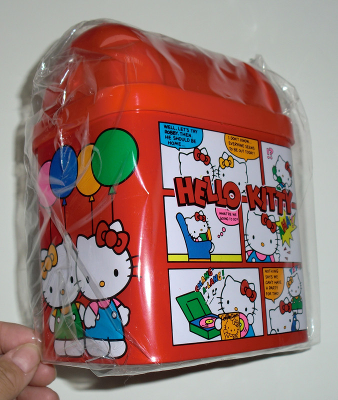 Hello-Kitty-Vintage-Garbage-Tin-2