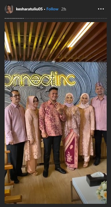 
Lamaran Kesha Ratuliu