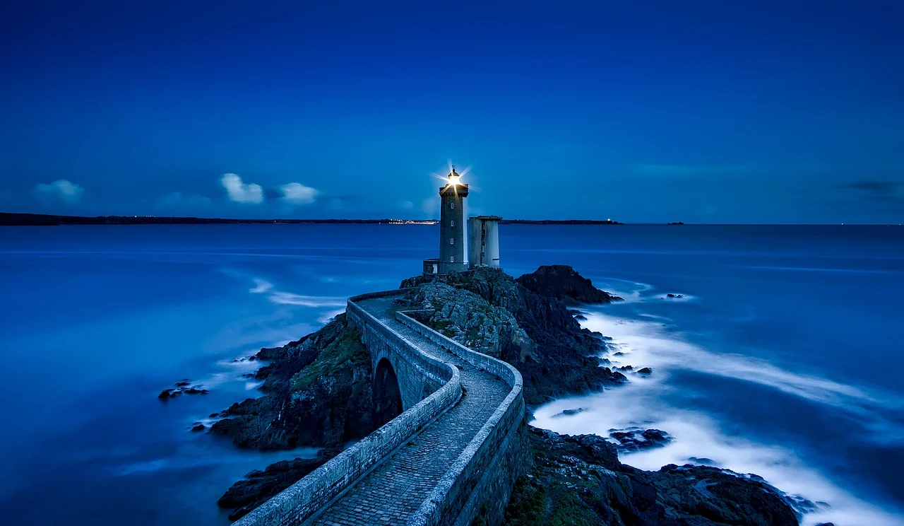 blue-lighthouse-plouzane-1758197-1280.webp