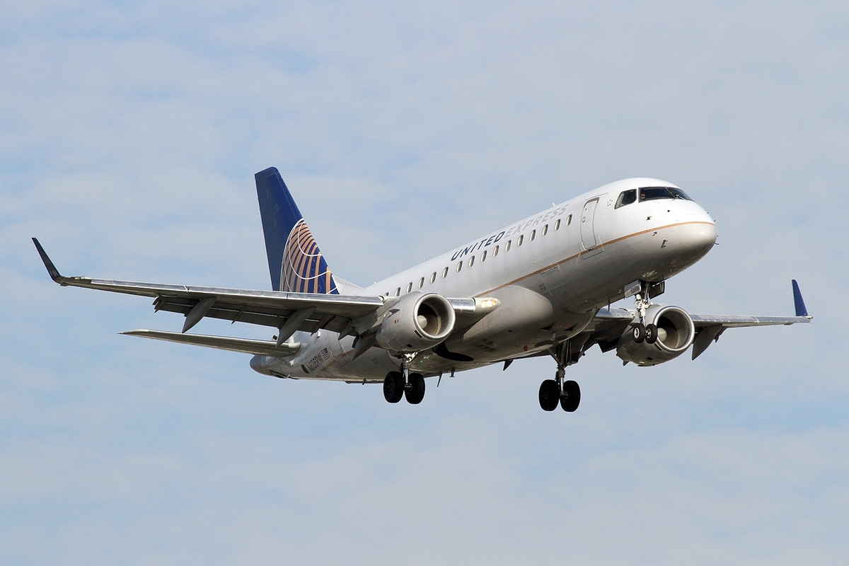 081_ERJ-170-100SE_N636RW_United Express