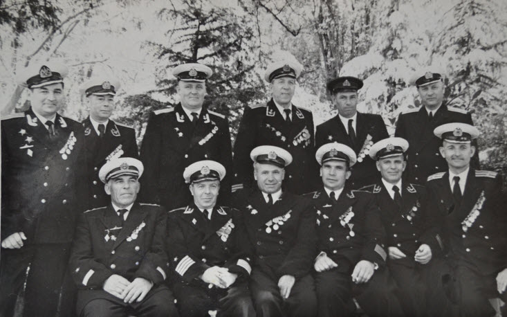 Группа моряков-подводников в день Победы в горсаду, г. Туапсе в 1961г...