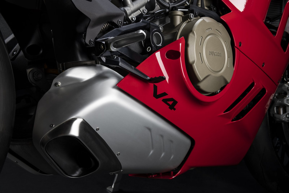 Супербайк Ducati Panigale V4 2022