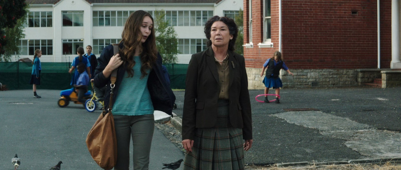 Friend Request 2016 (1080p x265 10bit Tigole).mkv_snapshot_00.45